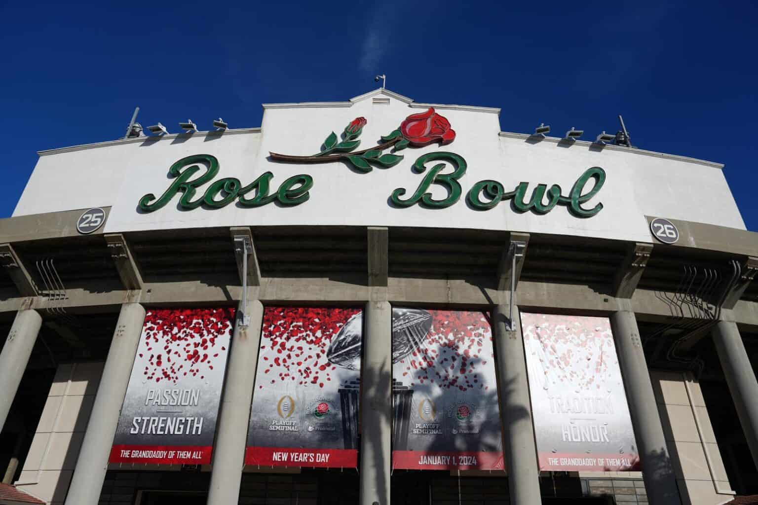 New Year’s Day football 2025 schedule, CFP playoff games, TV Channels